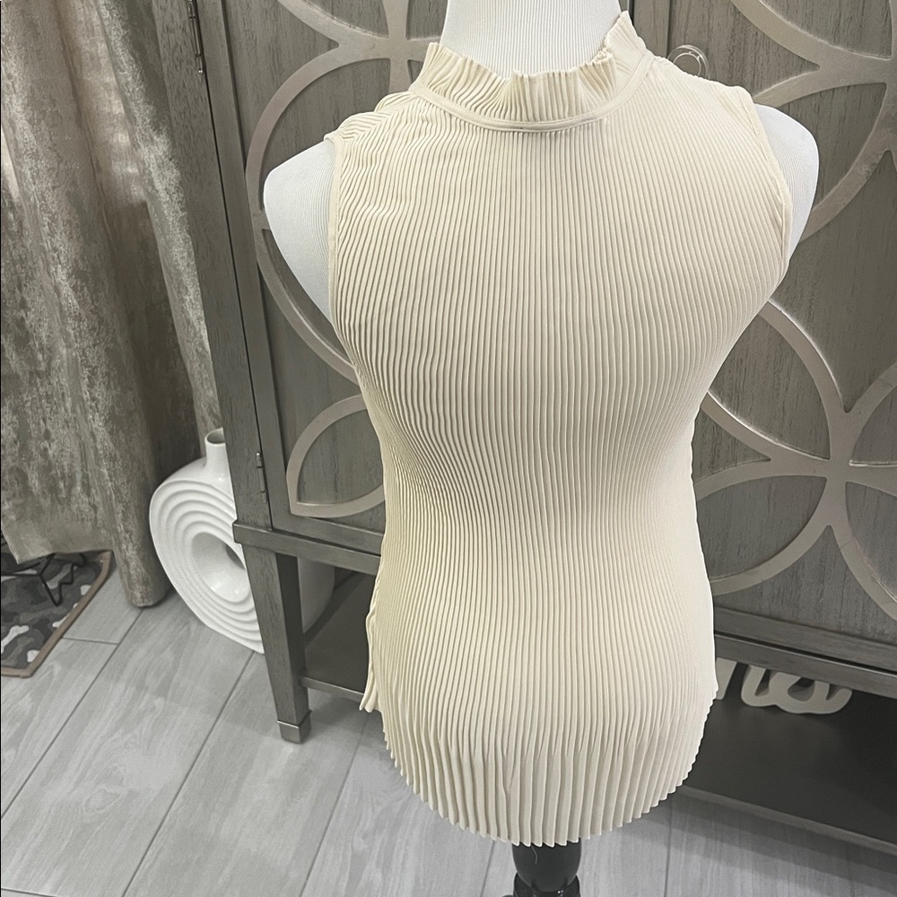 DKNY Ivory Sleeveless Pleated Blouse - Picture 2 of 4